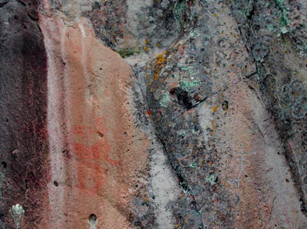 Link to enlarge Plate 21. Rock painting (left) and petroglyph (right) at El Peñasco. Link to enlarge Plate 21. Rock painting (left) and petroglyph (right) at El Peñasco.