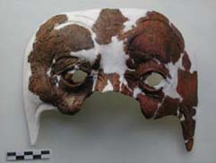 Figura 2. Máscara facial encontrada en la Estructura M7-22, Aguateca [A].