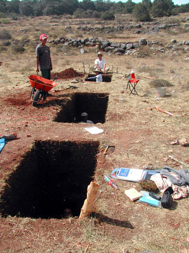 Figure 9. View of lama-bordo terrace trench.