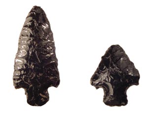 Figure 5a. Hafted obsidian bifaces from Santa Cruz Atizapan.