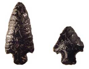 Figura 5a. Bifaciales de obsidiana con y sin mango de Santa Cruz Atizapan.