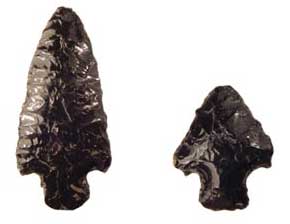 Figura 5a. Bifaciales de obsidiana con y sin mango de Santa Cruz Atizapan. Figura 5a. Bifaciales de obsidiana con y sin mango de Santa Cruz Atizapan.