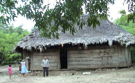 Figure 4. The home of Rafael L&oacute;pez V&aacute;zquez, ejido La Cascada, Chiapas.