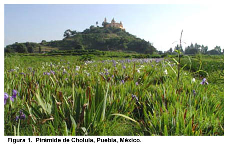 Figura 1. Pirámide de Cholula, Puebla, México. Haga clic para agrandar.