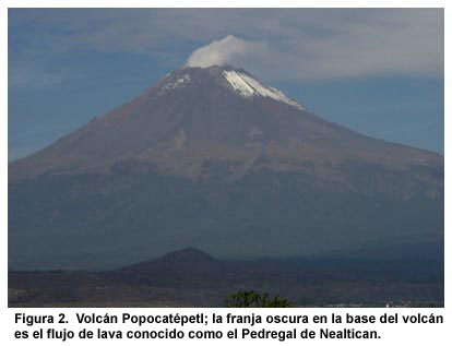 Figura 2. Volcán Popocatépetl; la franja oscura en la base del volcán es el flujo de lava conocido como el Pedregal de Nealtican.