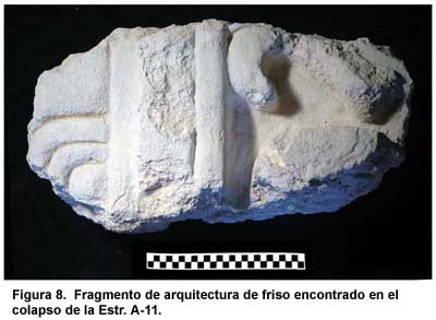 Figura 8. Fragmento de arquitectura de friso encontrado en el colapso de la Estr. A-11.