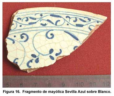 Figura 16. Fragmento de mayólica Sevilla Azul sobre Blanco.
