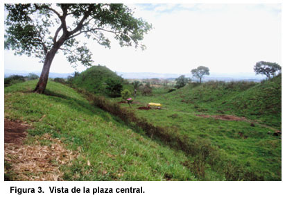 Figura 3. Vista de la plaza central. Figura 3. Vista de la plaza central.