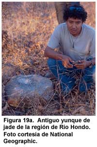 Figura 19a. Antiguo yunque de jade de la región de Río Hondo. Figura 19a. Antiguo yunque de jade de la región de Río Hondo.