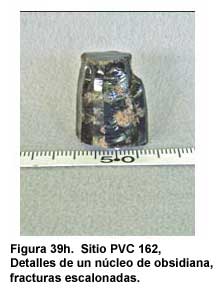 Figura 39h. Sitio PVC 162, Detalles de un núcleo de obsidiana, fracturas escalonadas.