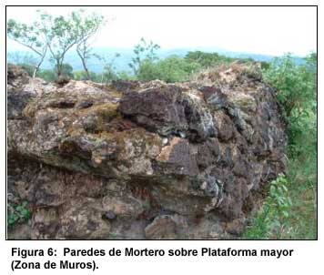 Figura 6: Paredes de Mortero sobre Plataforma mayor (Zona de Muros). Figura 6: Paredes de Mortero sobre Plataforma mayor (Zona de Muros).