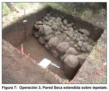 Figura 7: Operación 3, Pared Seca extendida sobre tepetate. Figura 7: Operación 3, Pared Seca extendida sobre tepetate.