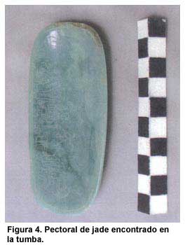 Figura 4. Pectoral de jade encontrado en la tumba.