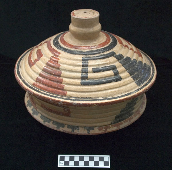 Figure 9.  Caldero Buff Polychrome vessel, Burial #24, Structure O14-04.