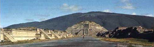 La Pirámide de la Luna recortada sobre el Cerro Gordo (tomada de Millon 1993:23).