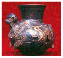 Figura 2: Efigie Tohil Plomiza (Tohil Plumbate) de la colección del Museo Popol Vuh, Guatemala.