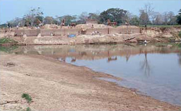 Figure 5: View of the excavations from western bank of the R&iacute;o Chiquito.