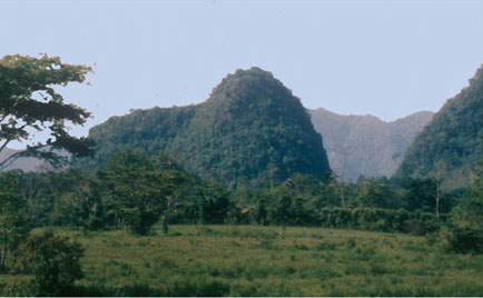 Figure 4. Sacred hills at Raxruja Viejo. Figure 4. Sacred hills at Raxruja Viejo.