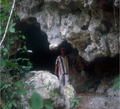 Figure 7. Cave mouth above Río San Simón in a sacred hill on west side of main plaza, Raxruja Viejo. Figure 7. Cave mouth above Río San Simón in a sacred hill on west side of main plaza, Raxruja Viejo.