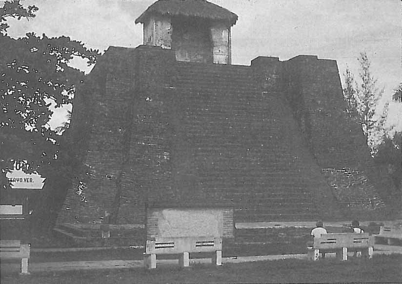 Pyramid base with temple, Castillo de Teayo