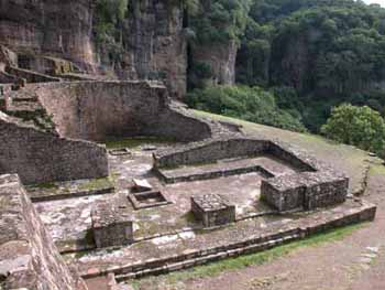 Figura 190. Templo III (foto de Fernando González y González).