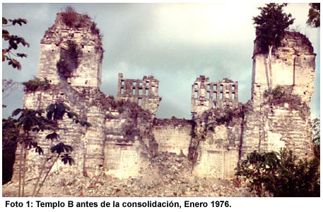 Foto 1: Templo B antes de la consolidación, Enero 1976.